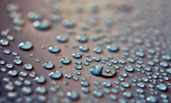 强降雨后积水暗藏隐患 慢病患者涉水风险高